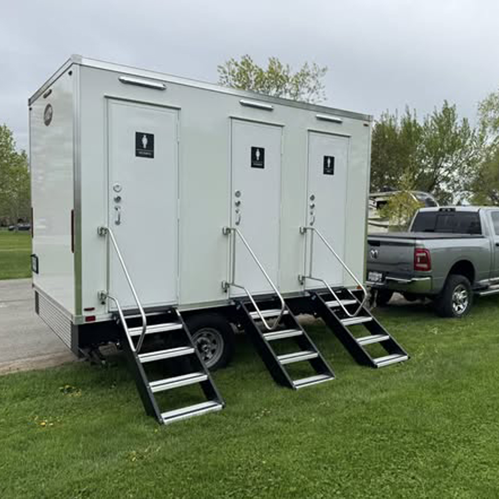 Outdoor Camping Rental - مقطورة مرحاض متنقلة فاخرة بثلاثة مقصورات